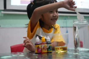 Keceriaan Siswa saat mengikuti kegiatan Science Fair di PG-K GIS 3 Jogja (Foto/Humas GIS 3 Jogja)