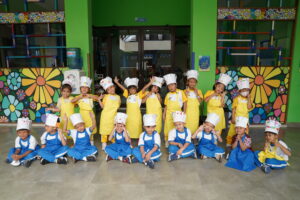 A Slice of Fun: Kindy 1 GIS 3 Jogja Making Veggies Pizza on Interactive Cooking Class (Dokumentasi oleh Tim Humas GIS 3 Jogja)